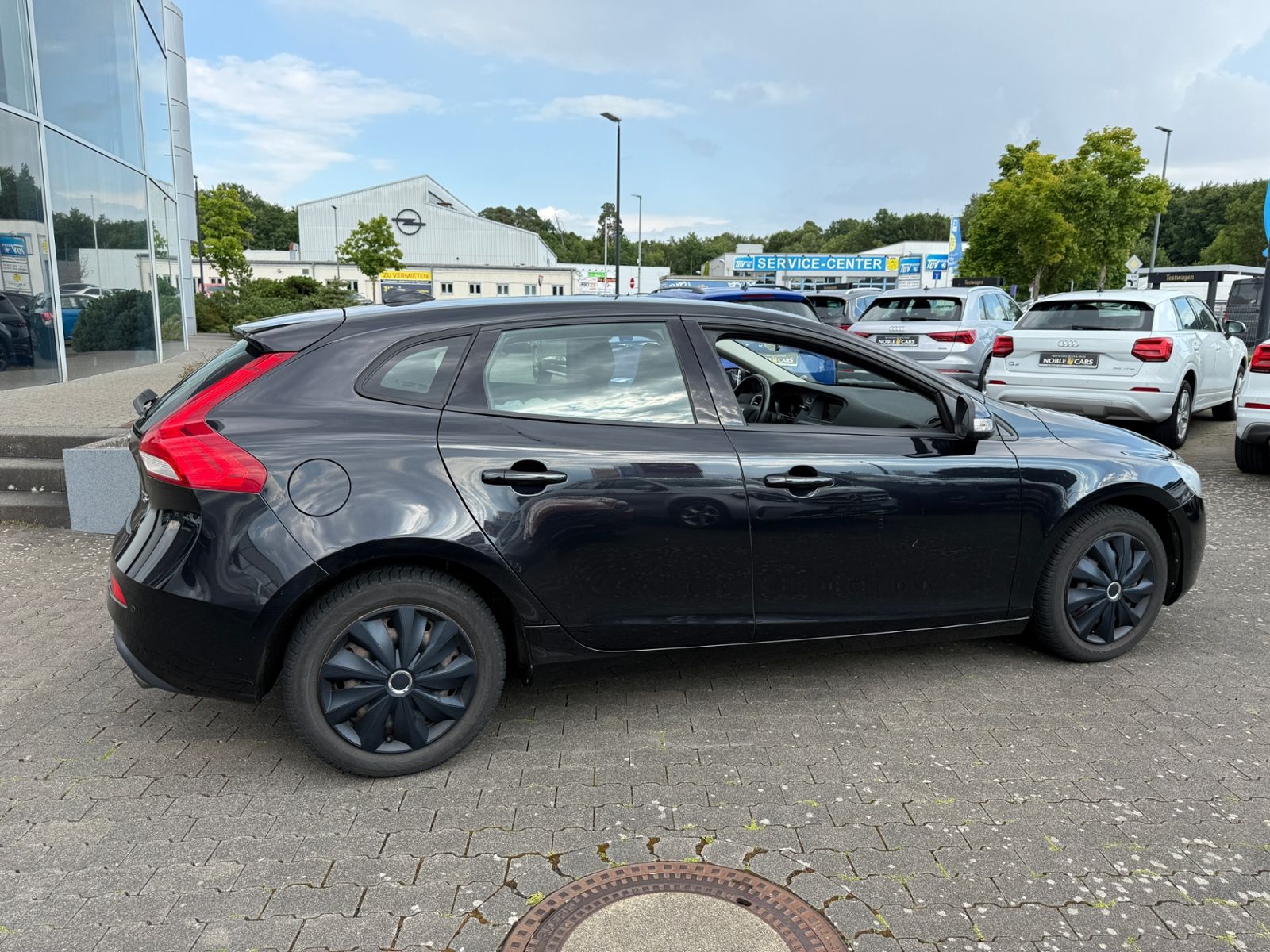 Fahrzeugabbildung Volvo V40 Kinetic RFK KLIMA ALU 8-Fach bereift