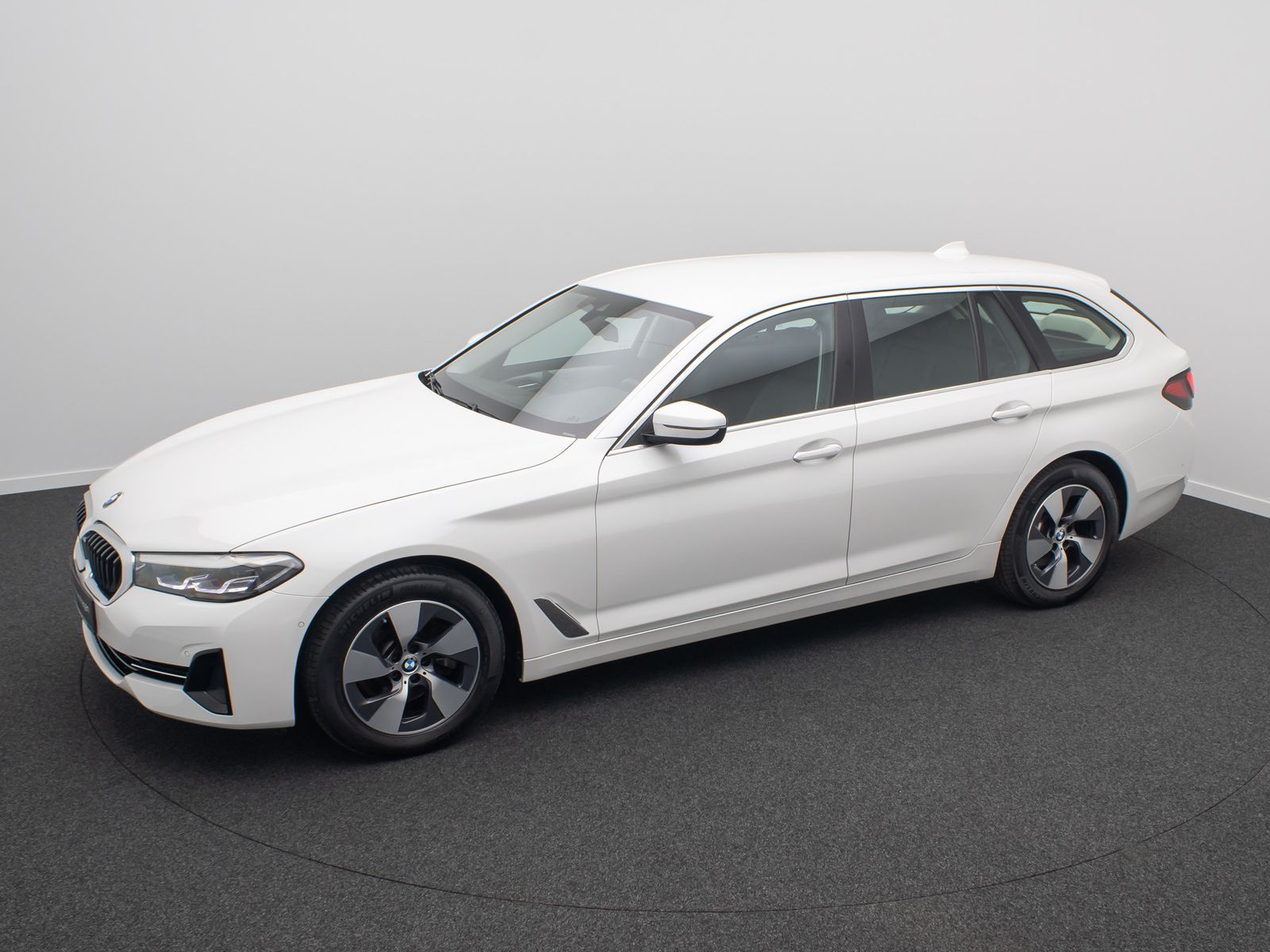 Fahrzeugabbildung BMW 520i DAB Alarm FernlichtAssis PDC GeschwindigReg