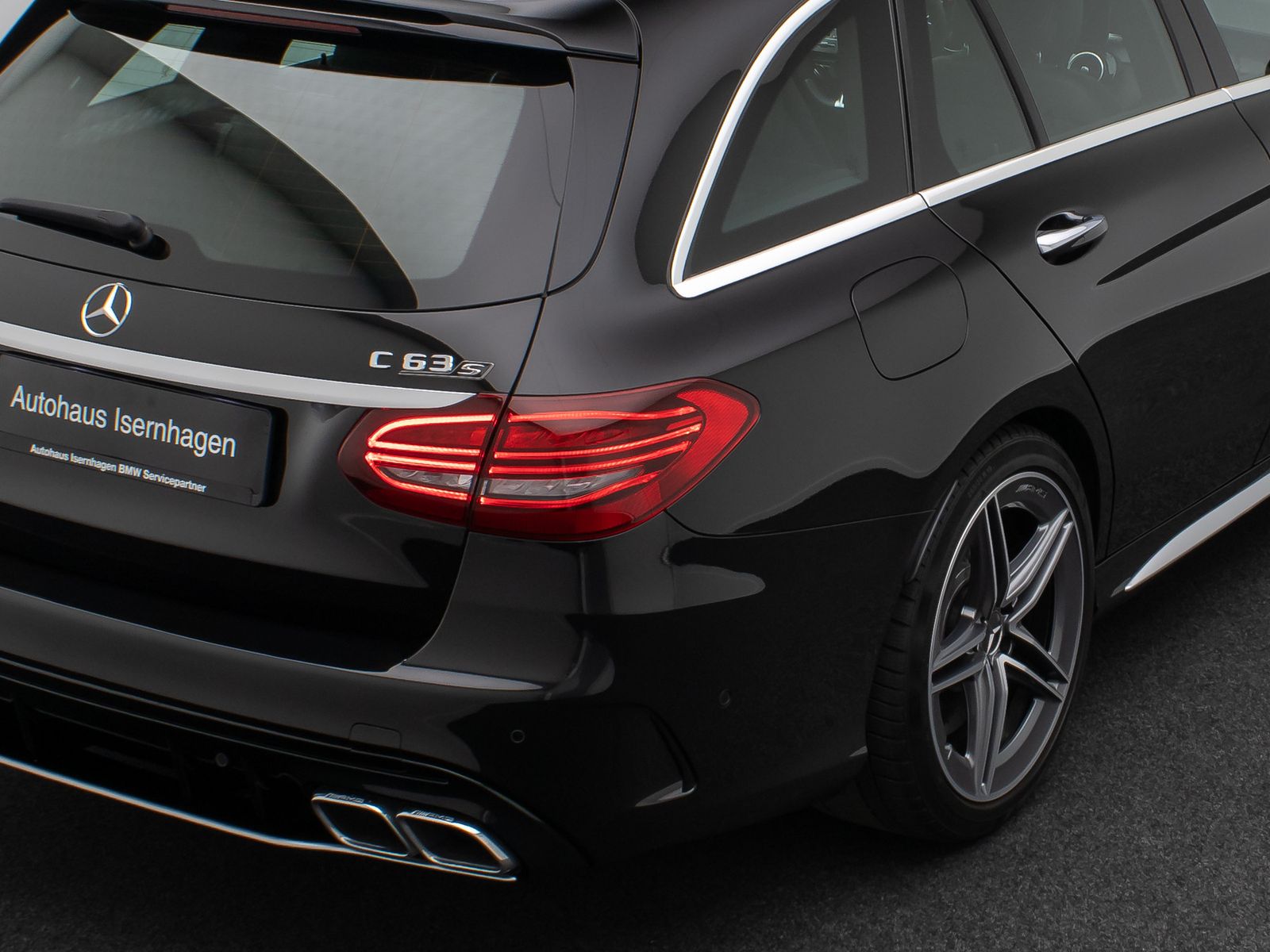Fahrzeugabbildung Mercedes-Benz C 63 AMG Panorama DAB Burmester Komfort Voll