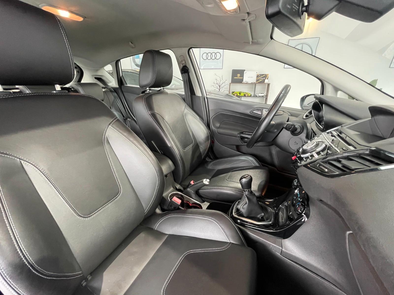Ford Fiesta Titanium SHZ/8-Fach/Keyless-Go/HU+TÜV NEU