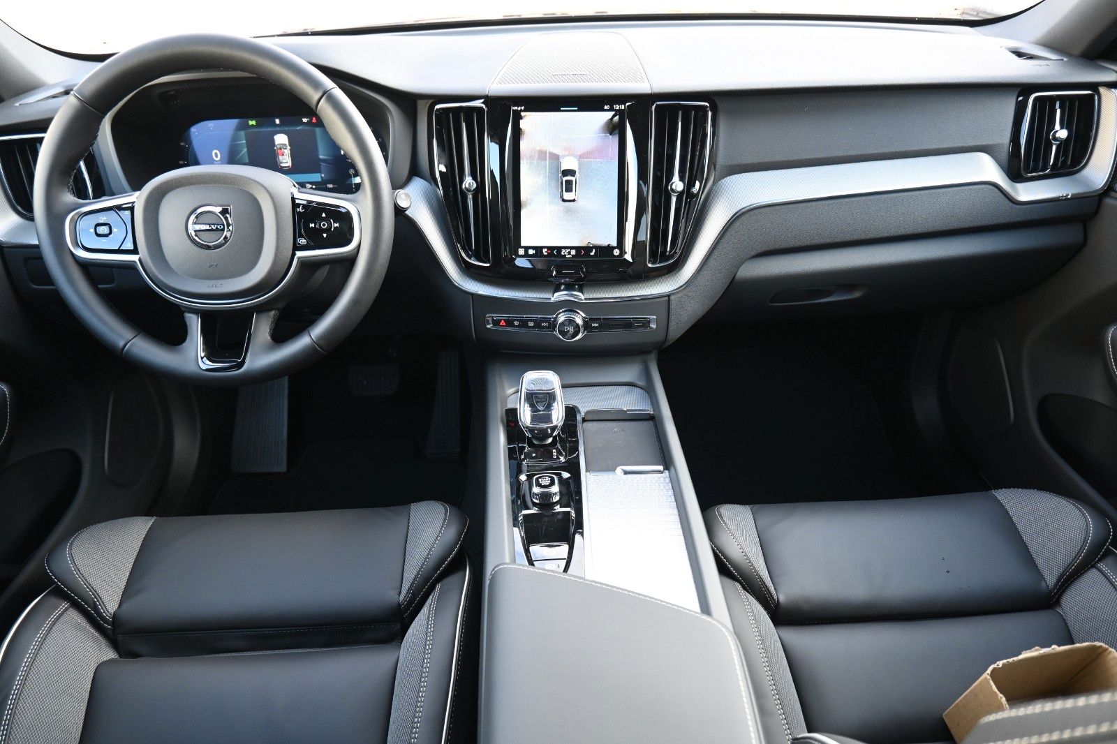 Fahrzeugabbildung Volvo XC60 B5 AWD Plus Dark*H&K*FSHZG*360°*ACC