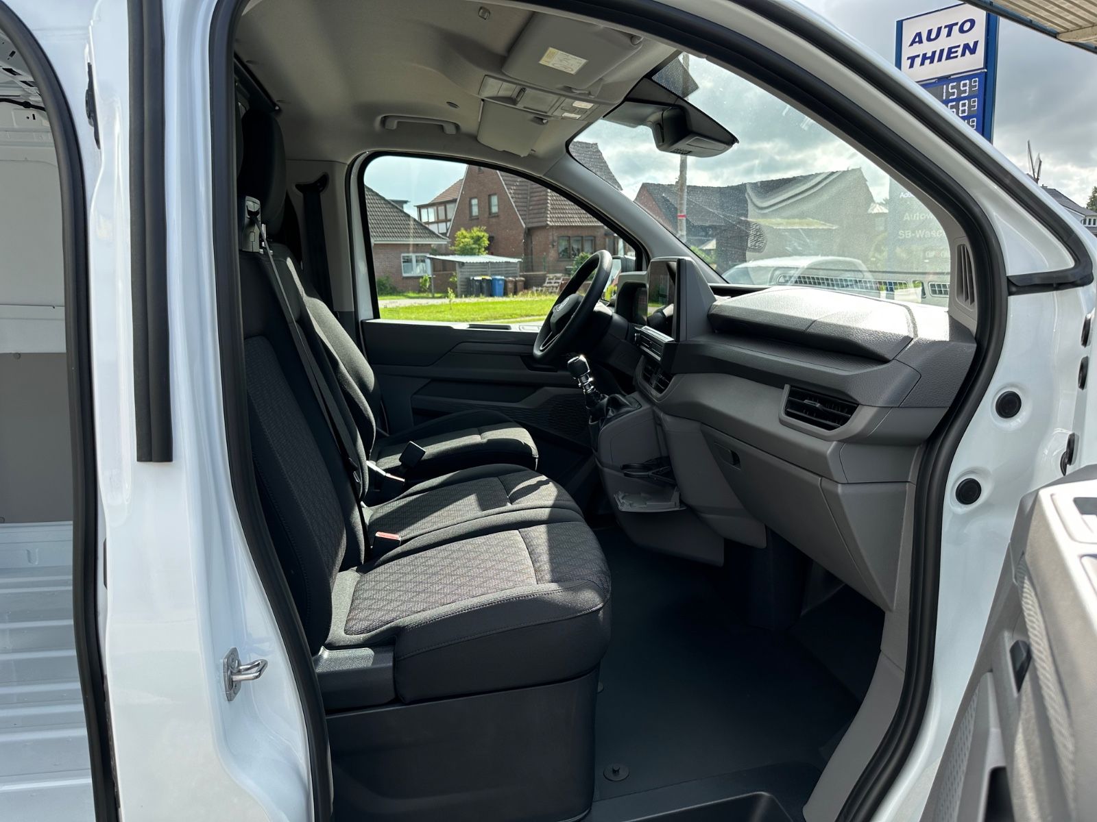 Fahrzeugabbildung Volkswagen T7 Transporter 2.0 TDI LR Navi/LED/GRA/Einparkh