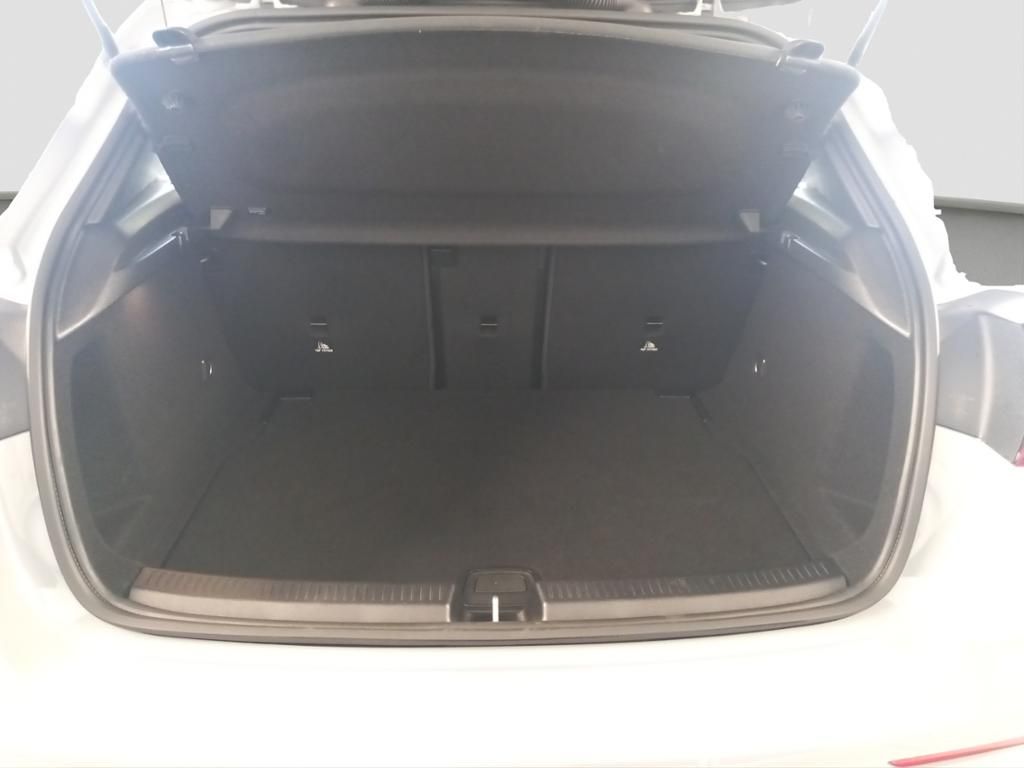 Fahrzeugabbildung Mercedes-Benz A 200 Kompaktlimousine AMG Line*Night Paket*LED