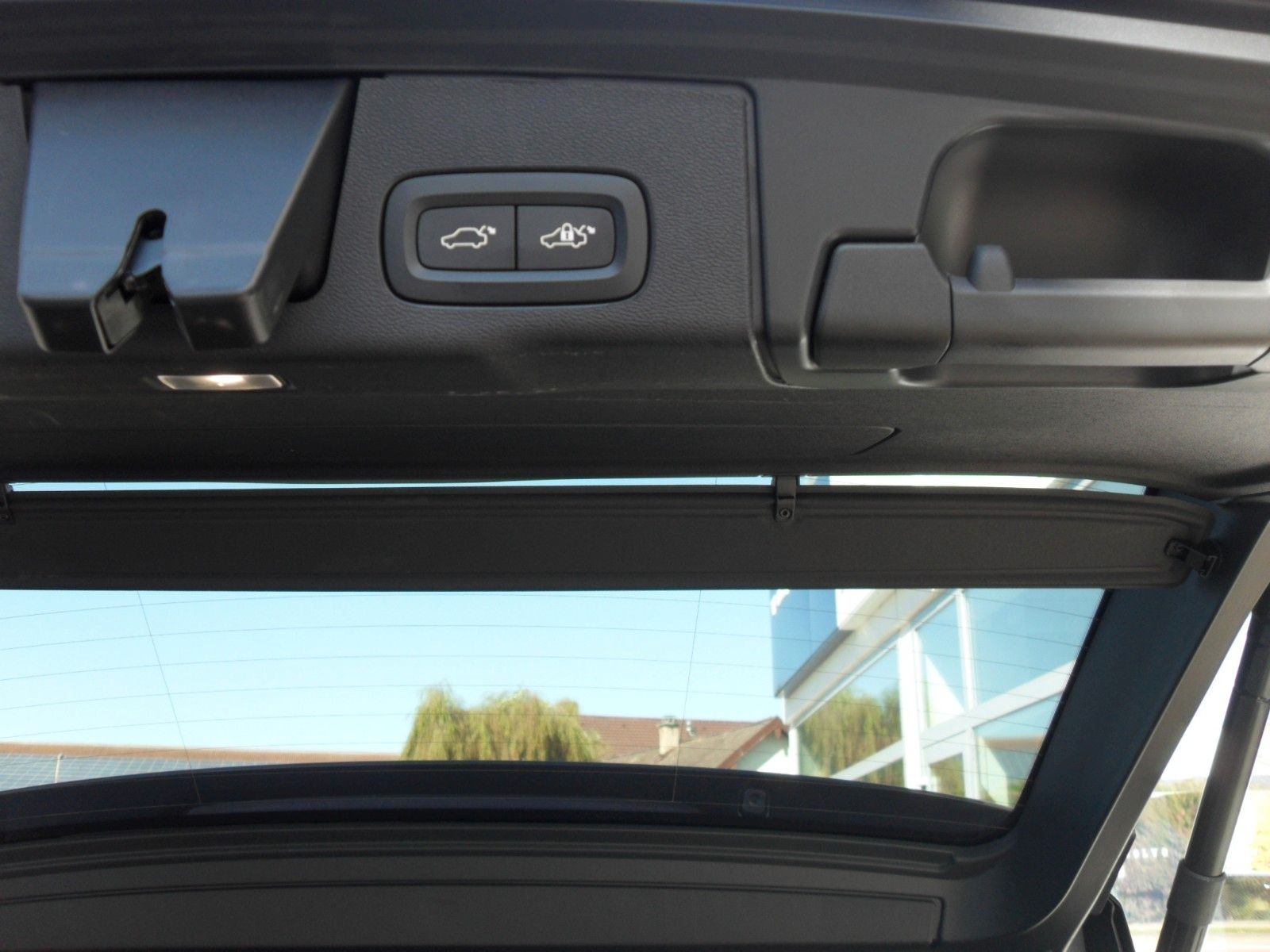 Fahrzeugabbildung Volvo XC 60 B5 Plus Black Edition AWD | Luftfederung