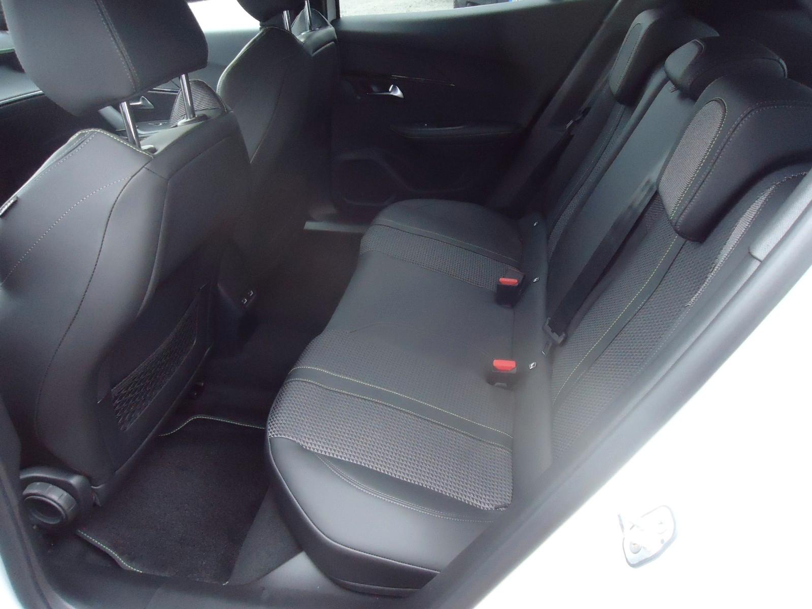 Peugeot 2008 PureTech 155 EAT8 GT *Navi-Sitzheizung*