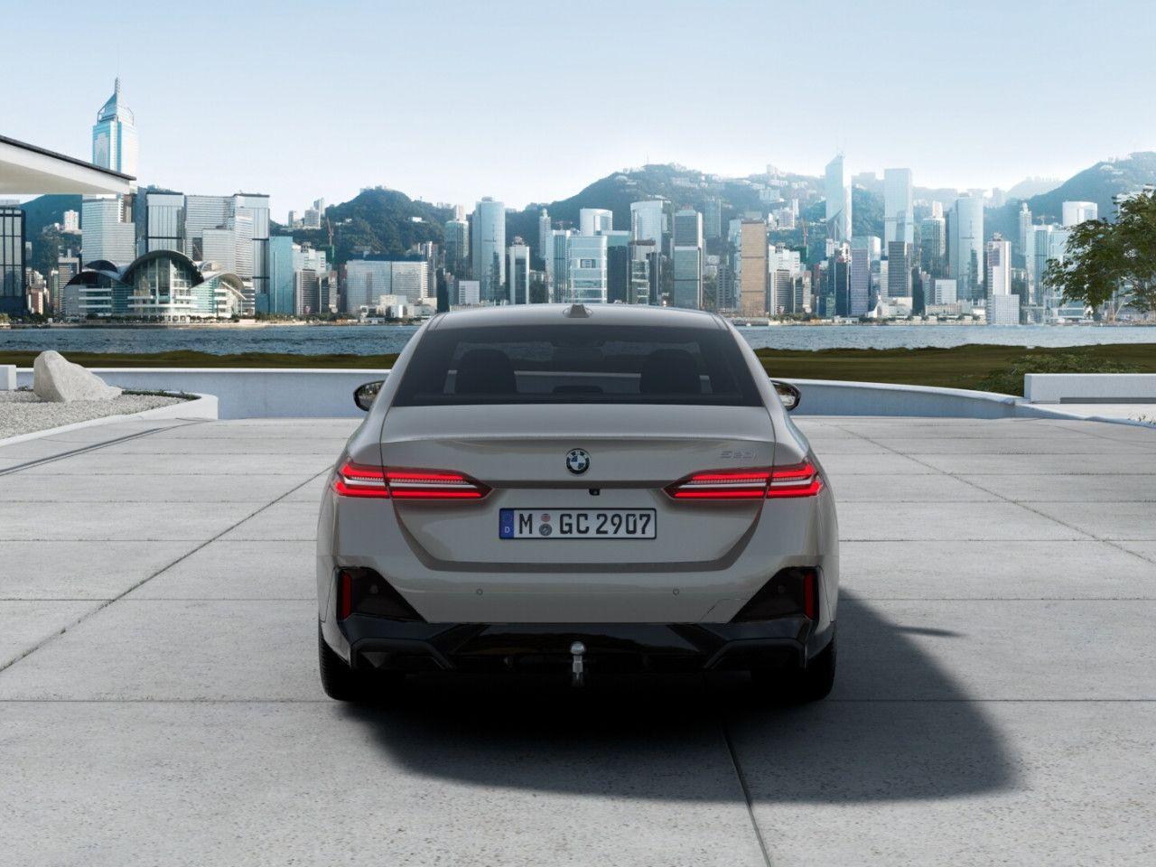 BMW 520i Lim.M Sport AHK,360°,H/K,HUD,ST&Go,AdpLED