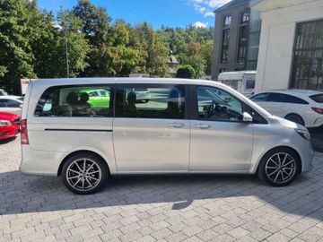 Mercedes V 220 - 9
