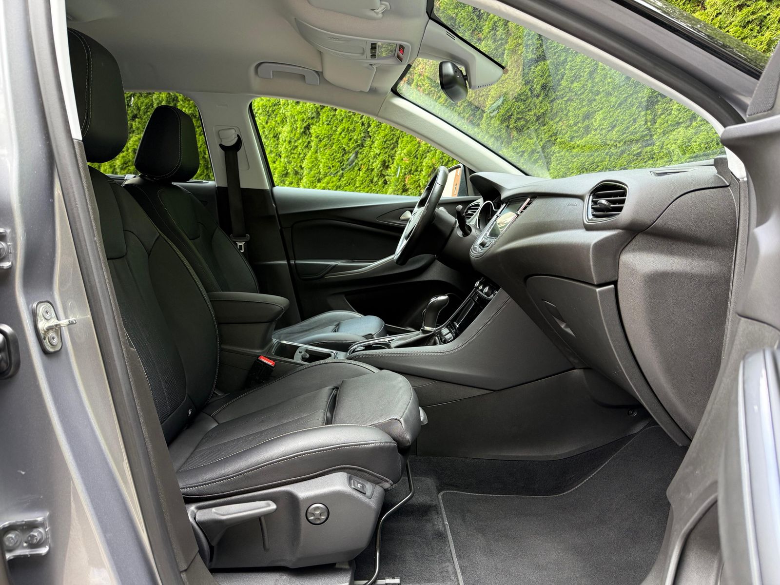 Fahrzeugabbildung Opel Grandland 2.0 CDTI Ultimate LED+LEDER+NAV+KAM360