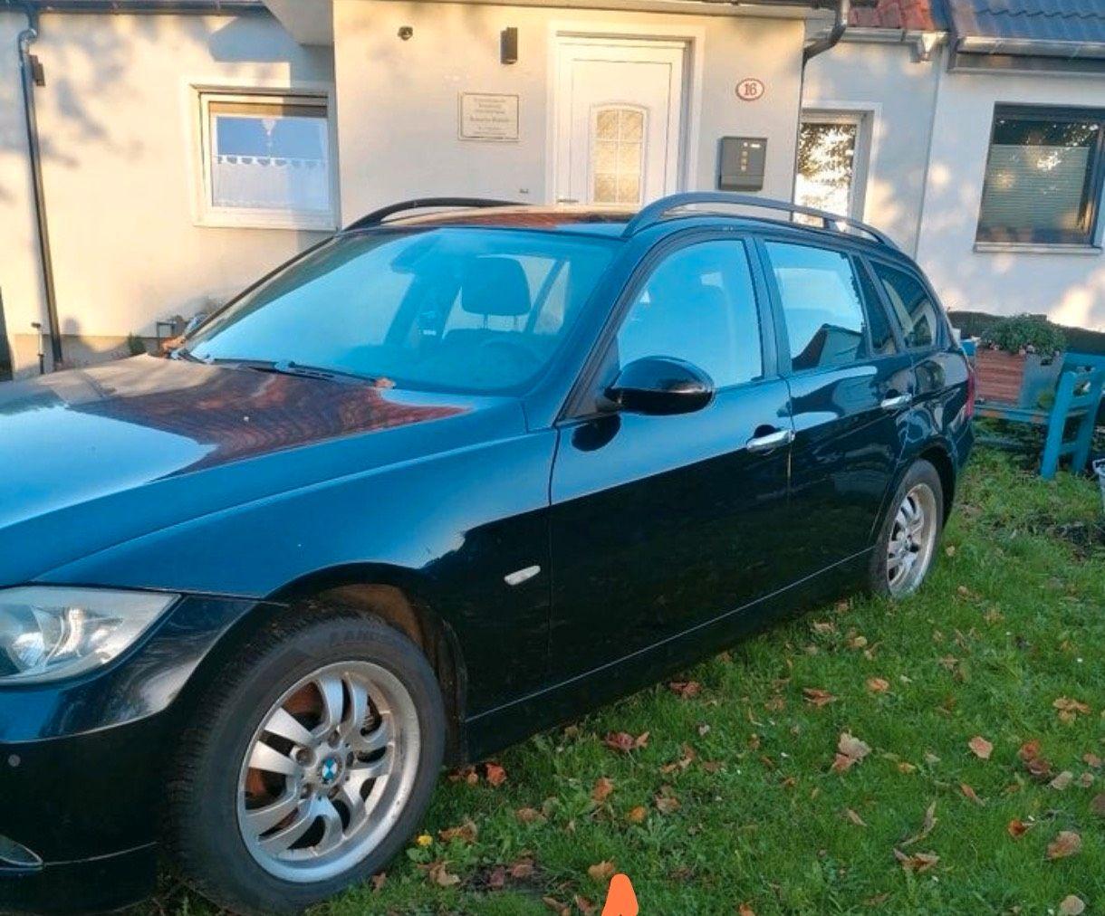 BMW 318 2006 — rear view