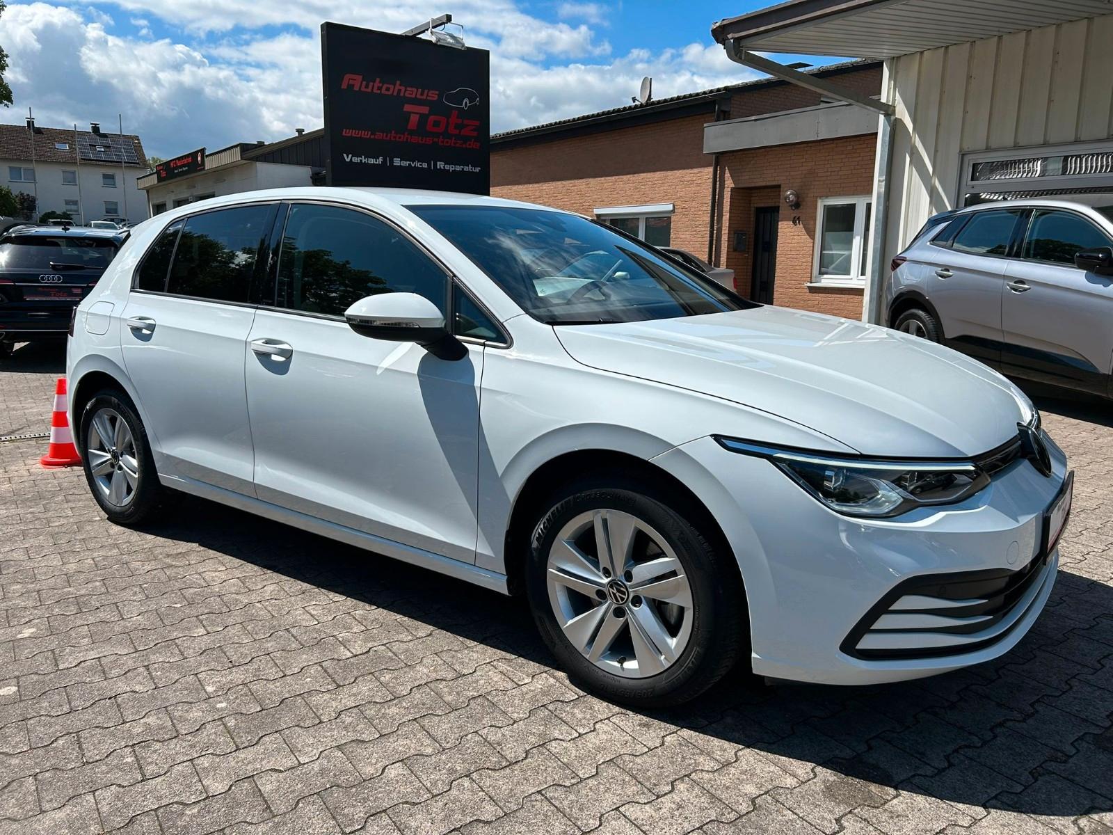 Volkswagen Golf VIII Lim. Life *NAVI*RFK*SHZ*LHZ*, миниатюра 3