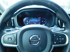 Fahrzeugabbildung Volvo XC60 Diesel B4 D AWD Geartronic Momentum Pro
