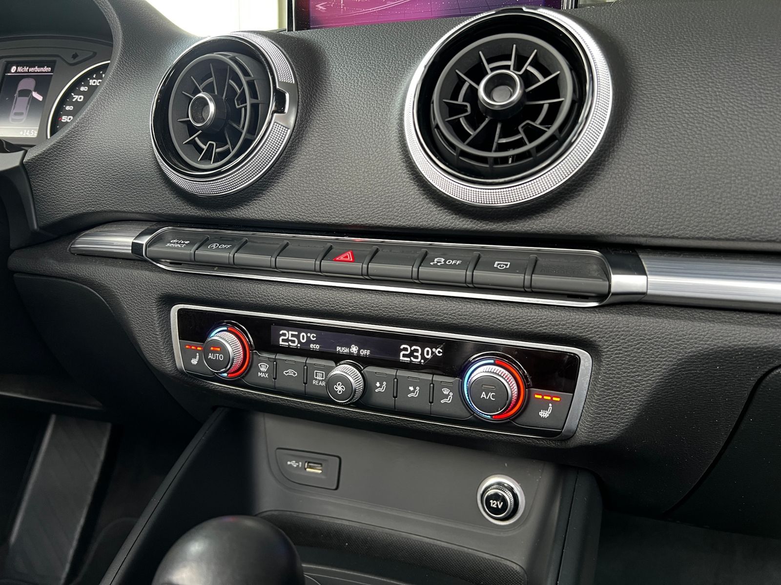 Fahrzeugabbildung Audi A3 Cabriolet sport AHK LED XENON NAVI
