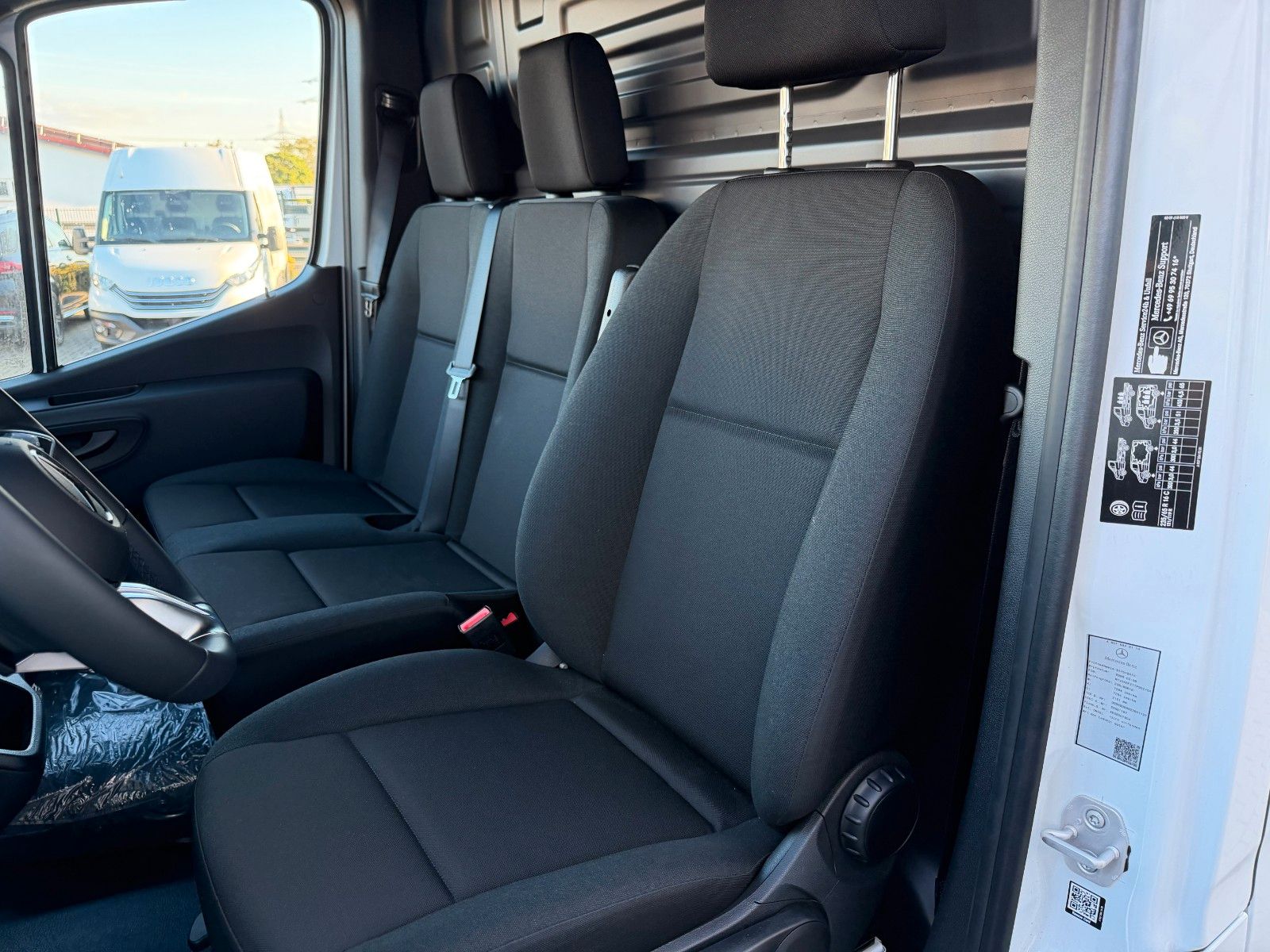 Fahrzeugabbildung Mercedes-Benz Sprinter 317 CDI 3665 9G Flach AHK3,5t DISTRONIC