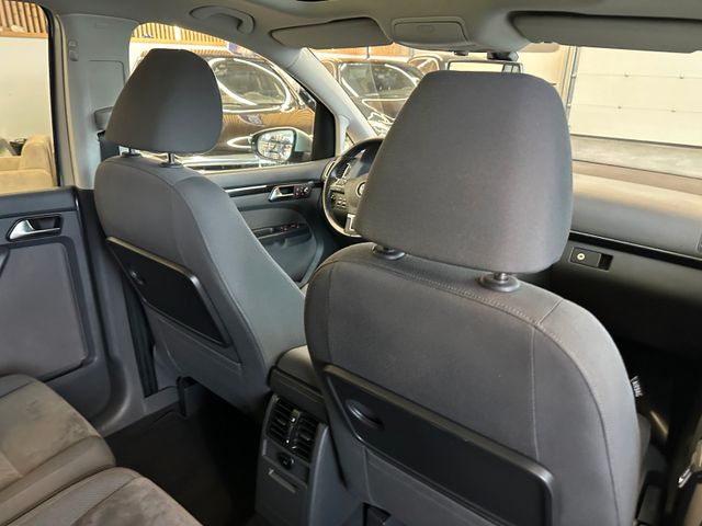 Volkswagen Touran Highline DSG *PANO*SHZ*NAVI*PDC*TEMPOMAT*