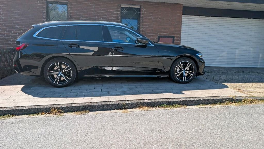 Image of BMW 330