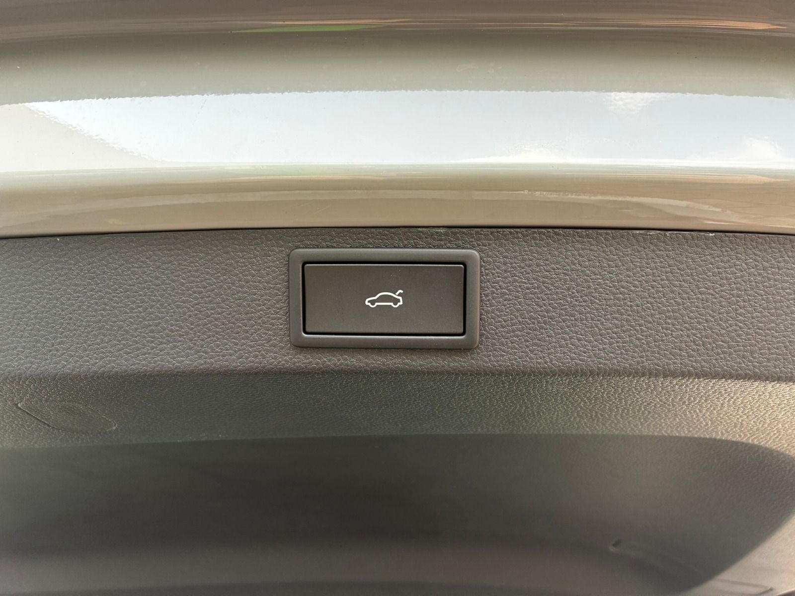 Fahrzeugabbildung SKODA Karoq 1.5 TSI DSG*AHK*RFK*ACC*eHeck