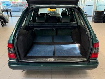 Mercedes E 300 - 11