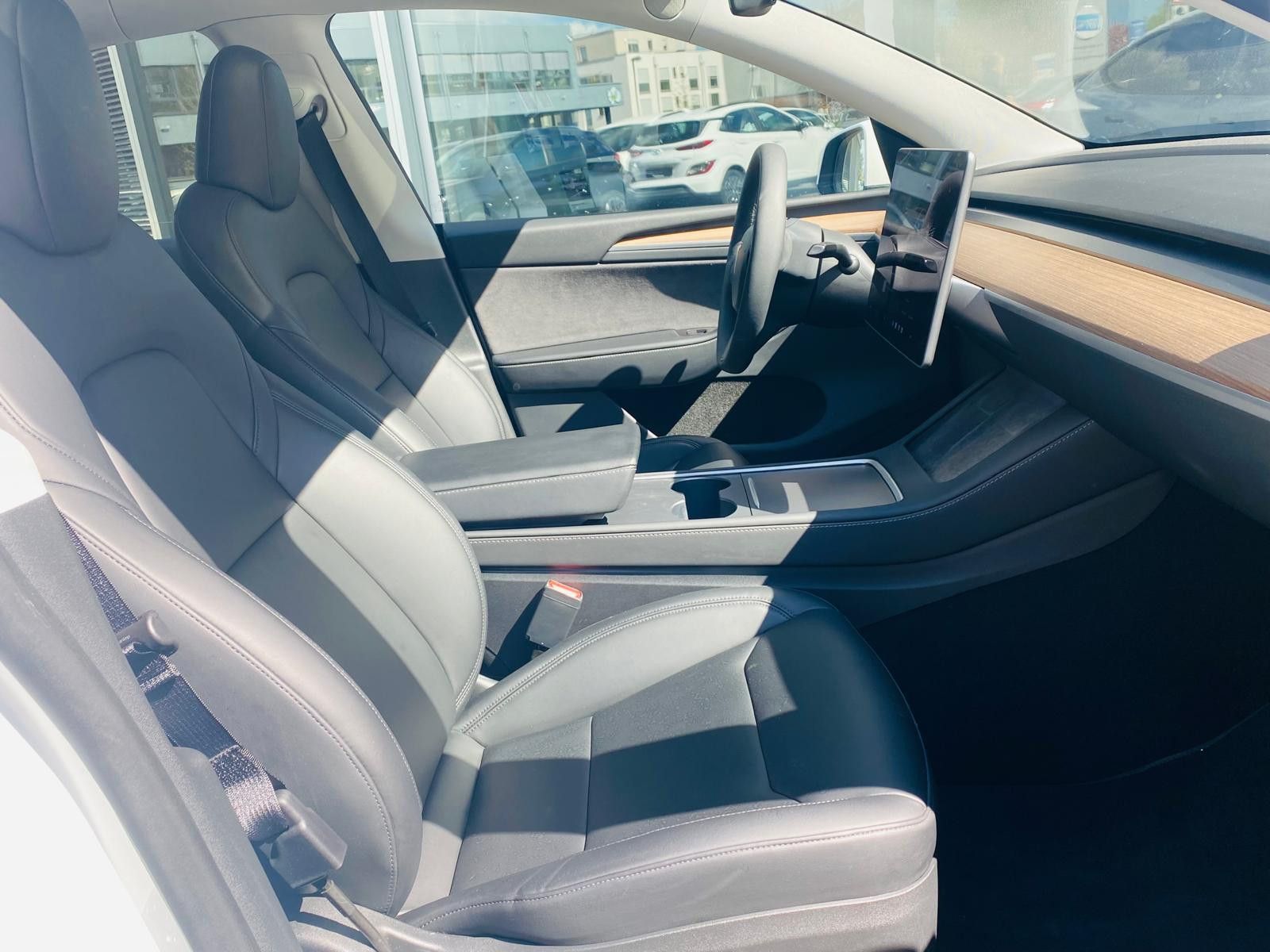 Fahrzeugabbildung Tesla Model Y LR Dual AWD PANO+STDHZ+NAVI+LED+ACC+AHK+