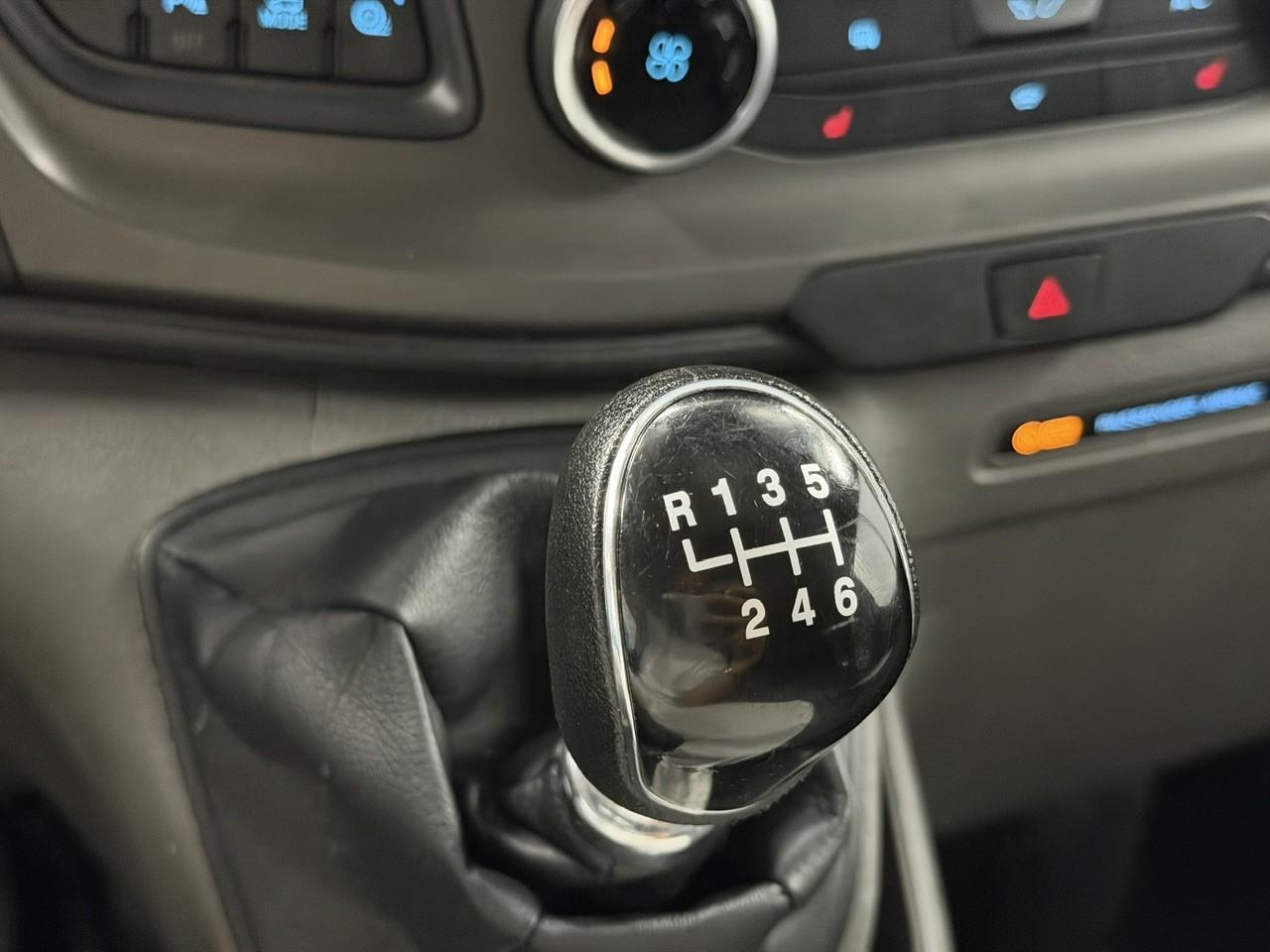 Ford Transit Custom 300 L1H1 DoKa /ACC/RFK/ 6- SITZER
