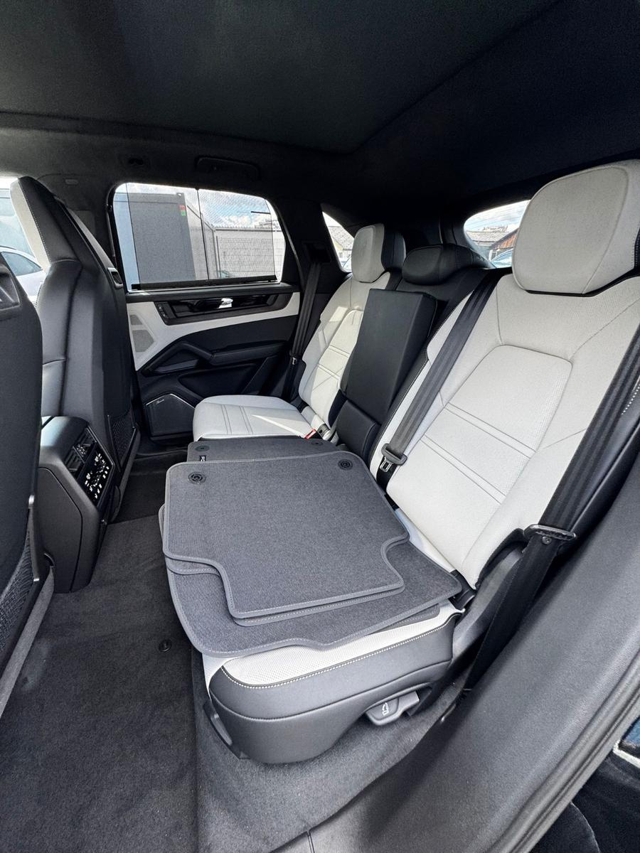 Porsche Cayenne GTS,PDCC,BURMESTER,