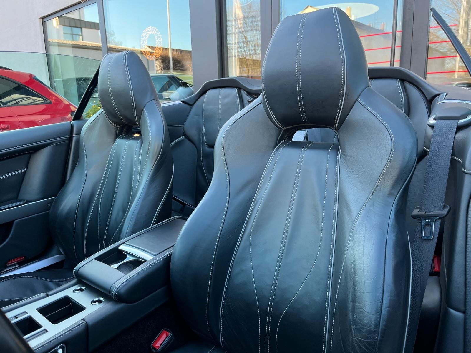 Fahrzeugabbildung Aston Martin Virage Volante V12