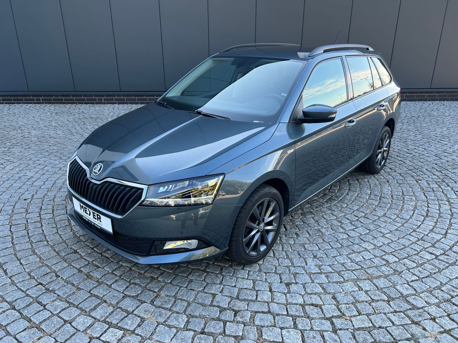 Fahrzeugabbildung SKODA Fabia Combi Soleil 1.0 TSI *AHK, Bi-LED, 16'-LM*