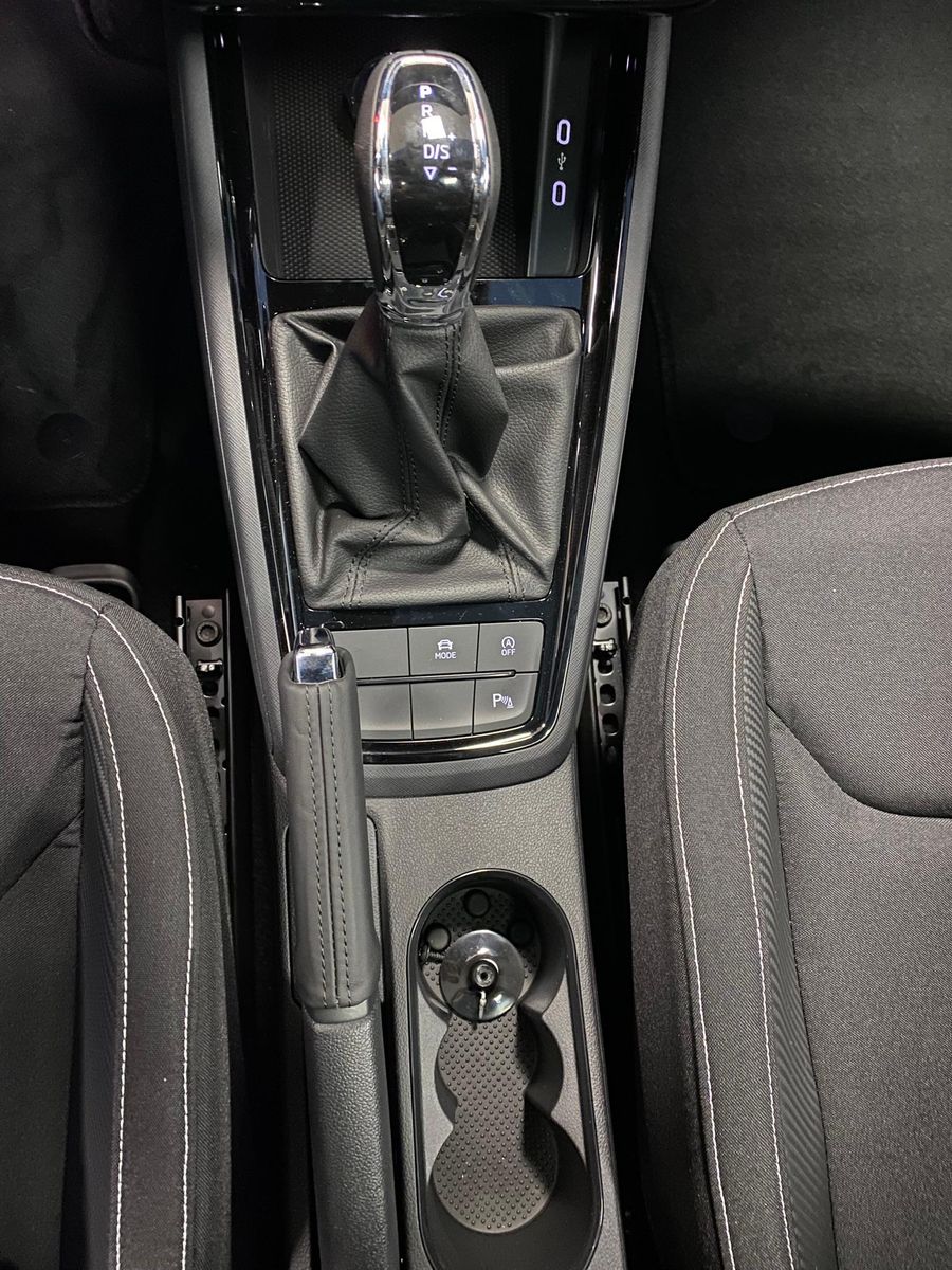 Fahrzeugabbildung SKODA Kamiq Monte Carlo 1.5 TSI DSG+AHK+MATRIX+PANO+5J