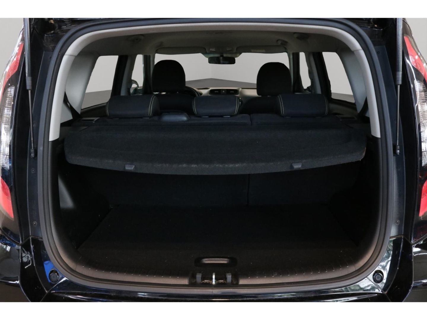 Fahrzeugabbildung Kia Soul Dream Team Navi Kamera Alu PDC Bluetooth