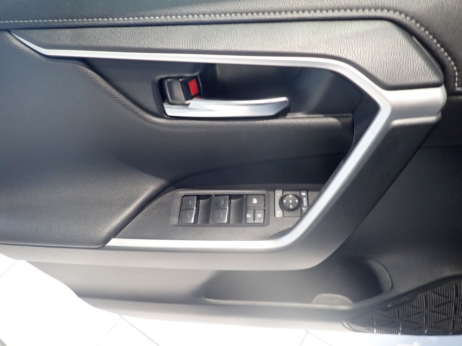 Fahrzeugabbildung Toyota RAV 4 Hybrid 4x2 Team Deutschland