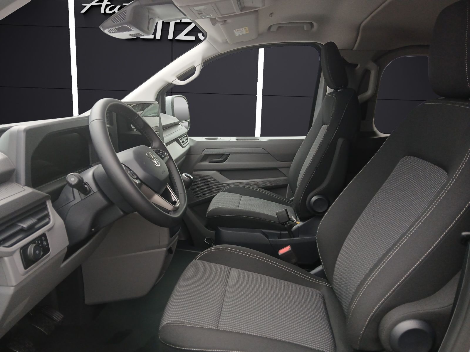 Fahrzeugabbildung Volkswagen T7 Transporter TDI Kasten Plus LR Kabine 5-Si RF