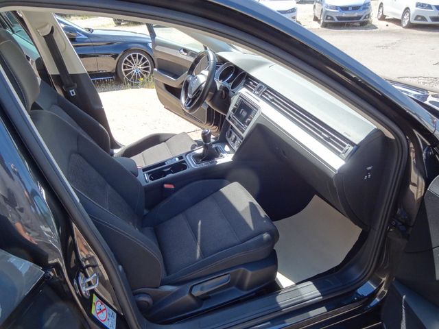 Fahrzeugabbildung Volkswagen Passat Variant Comfort/1.Hd/SitzH/AHK/59TKM/150P
