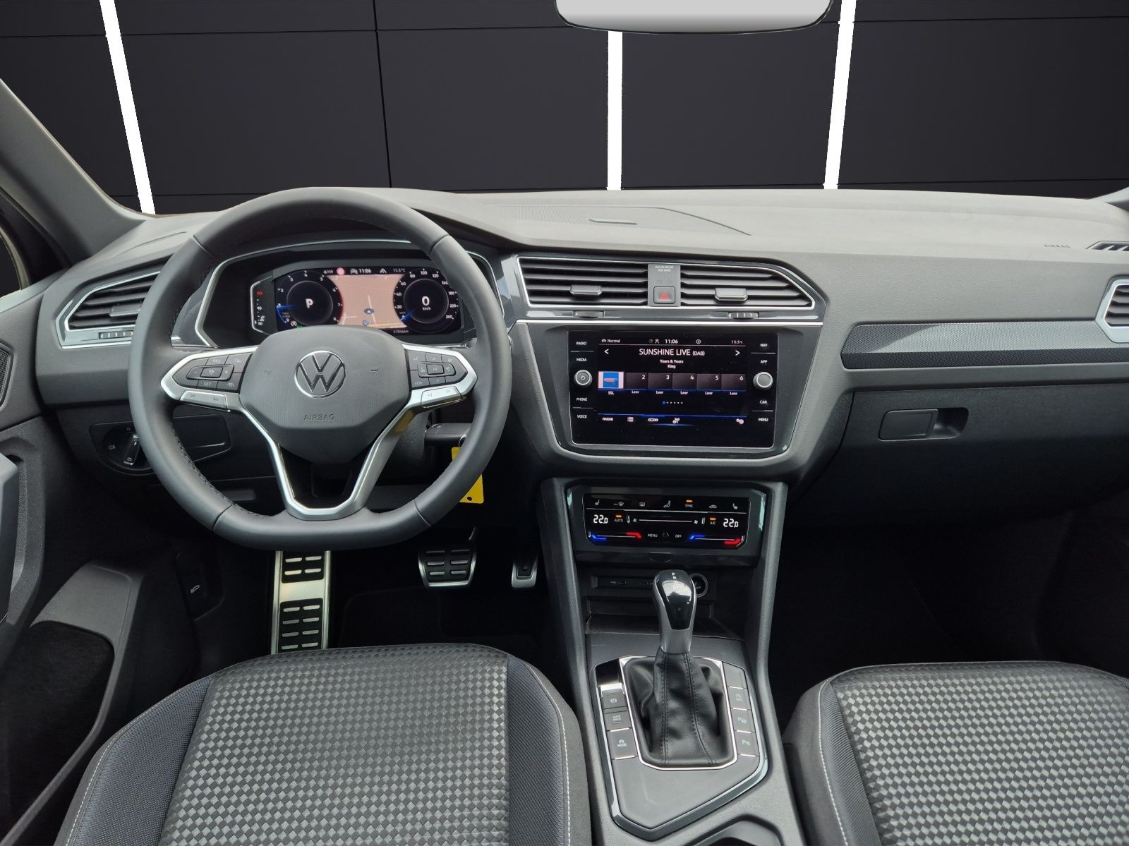 Fahrzeugabbildung Volkswagen Tiguan TSI United DSG LED Navi AID ACC Park-Assi