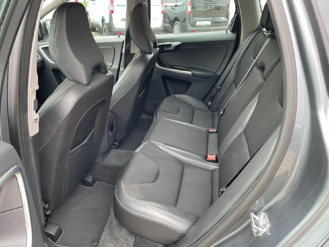 Fahrzeugabbildung Volvo XC60 Momentum 2WD