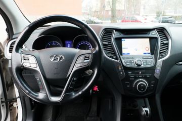 Fahrzeugabbildung Hyundai Santa Fe Style 2WD Xenon / Navi