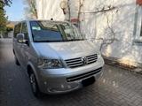 Volkswagen T5 1.9 TDI Multivan - Volkswagen T5 Multivan mit Diesel-Antrieb: Kleinbus, 1.9