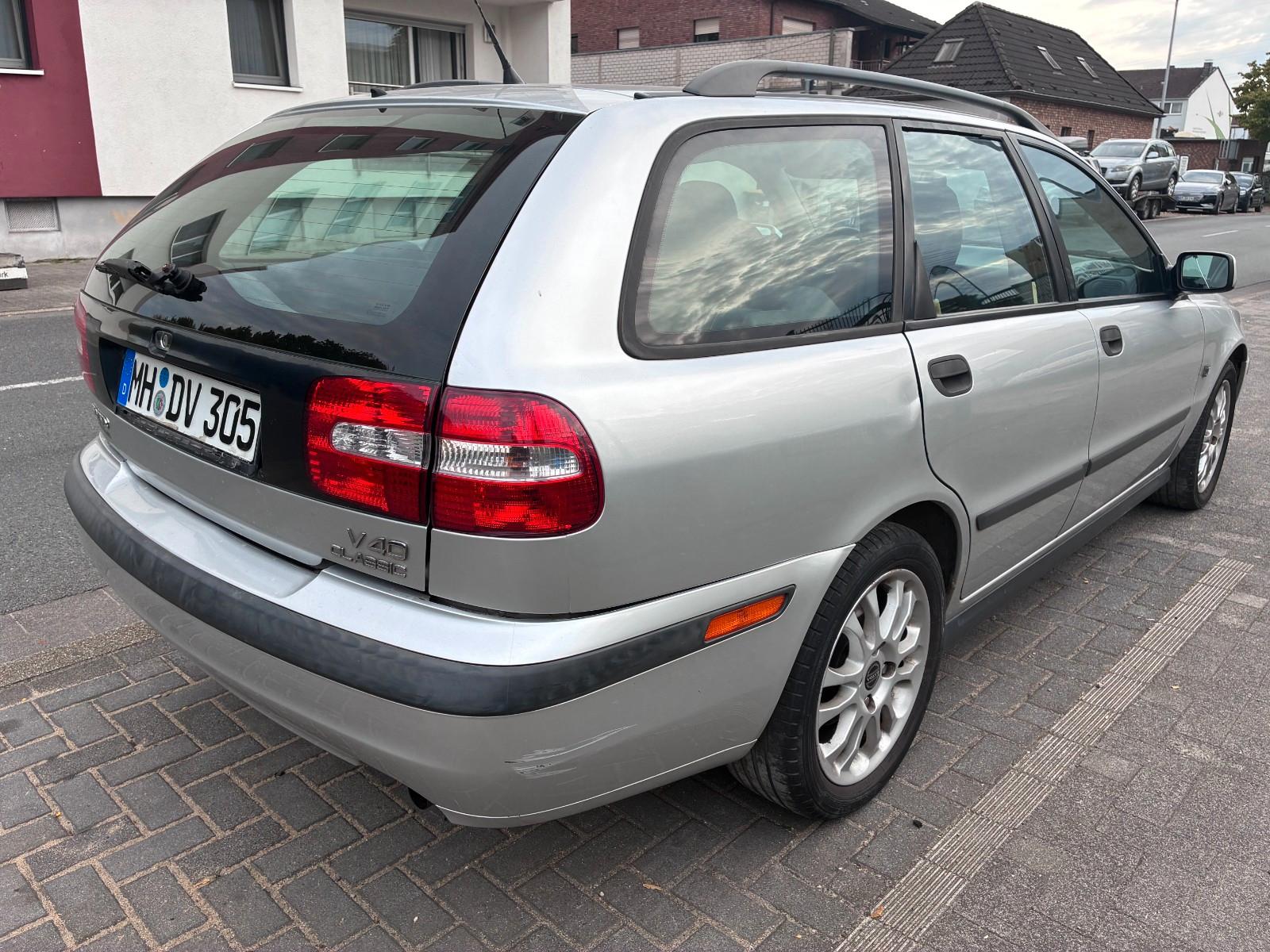 Volvo V40 2004 — interior