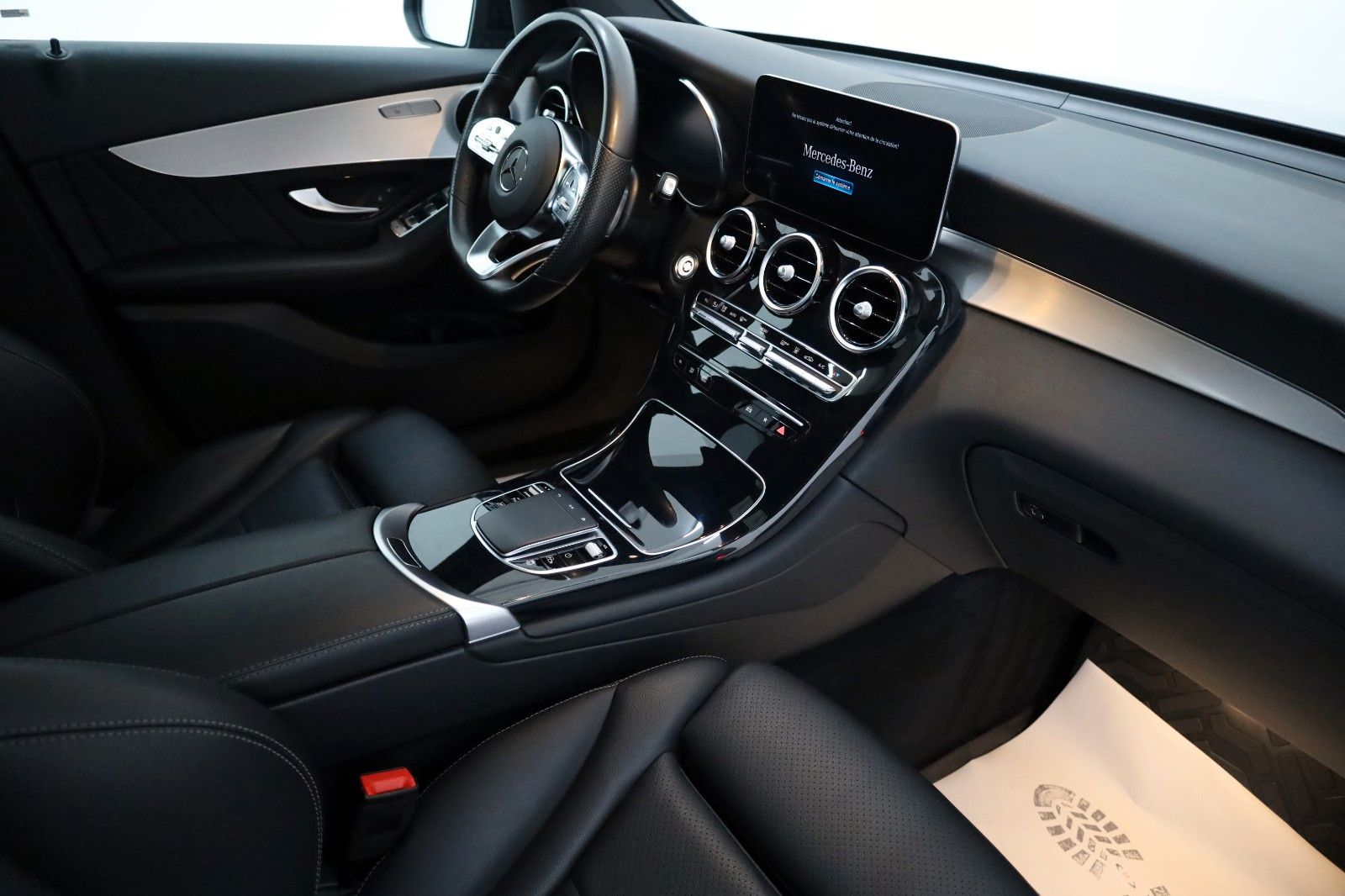 Fahrzeugabbildung Mercedes-Benz GLC 300e 4M Coupe AMG Leder,Navi,LED,360°-Kamera