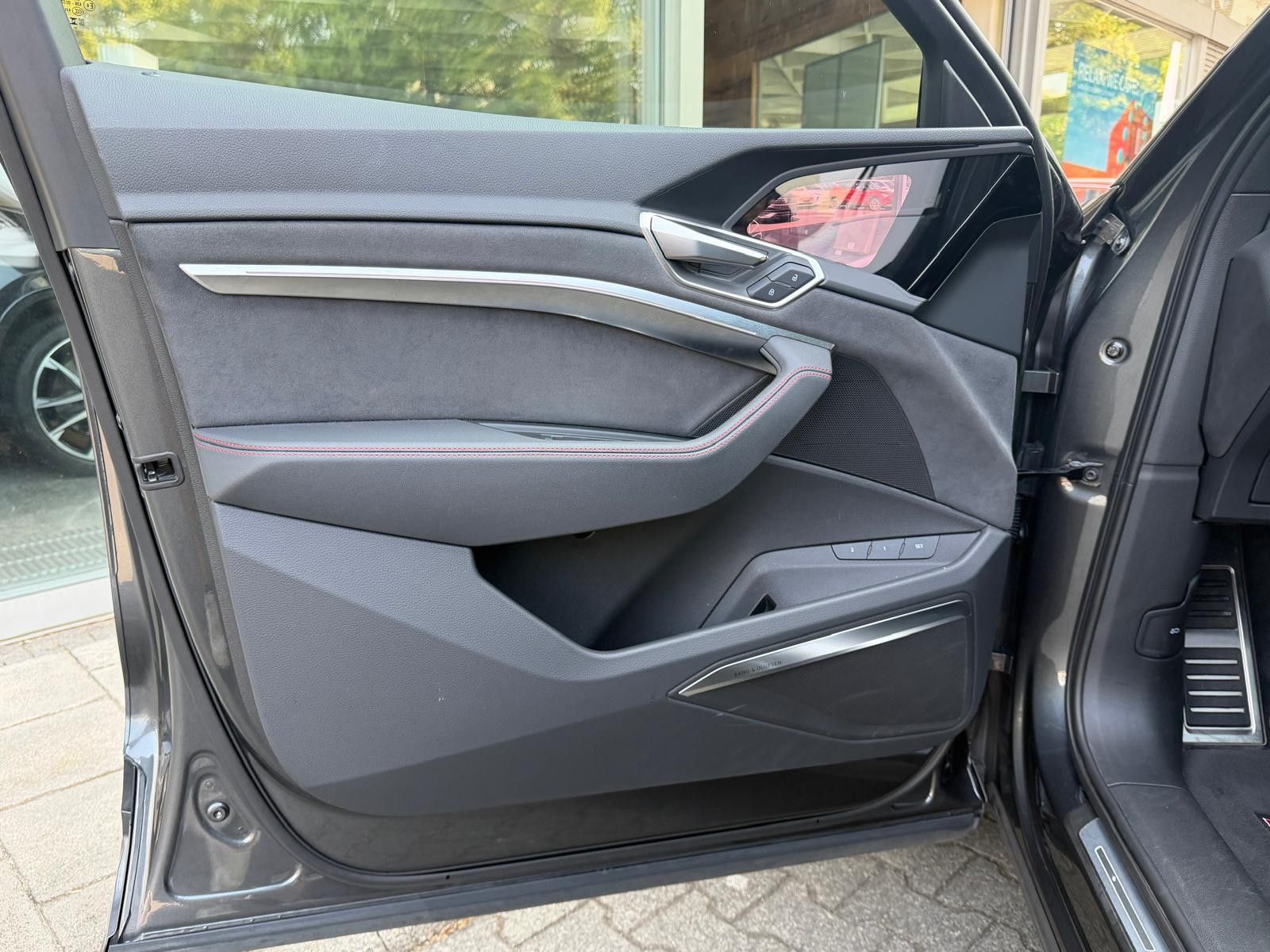 Fahrzeugabbildung Audi SQ8 e-tron QATT SPORTBACK BLACK EDIT NAPPA+PANO+