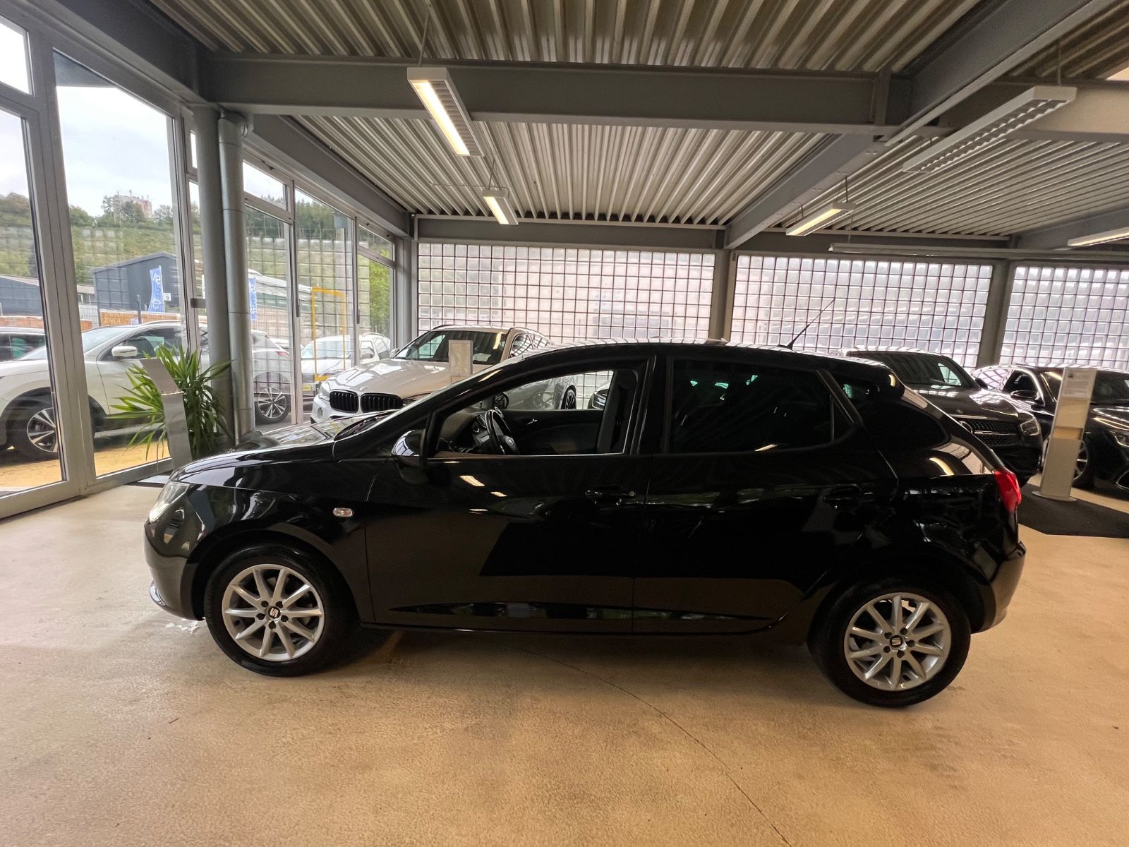 Fahrzeugabbildung SEAT Ibiza Style *NAVI * SITZHEIZUNG *KLIMAAUTOMATIK*