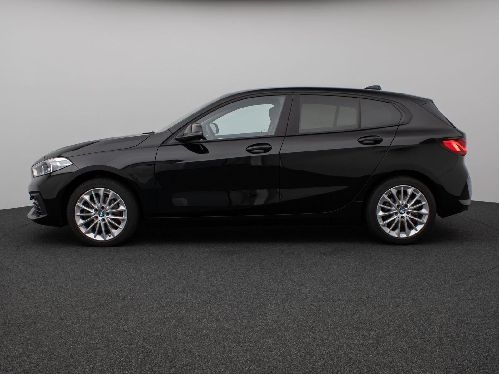 Fahrzeugabbildung BMW 118i DAB WLAN PDC Geschwindigkeitsreg Sport LED