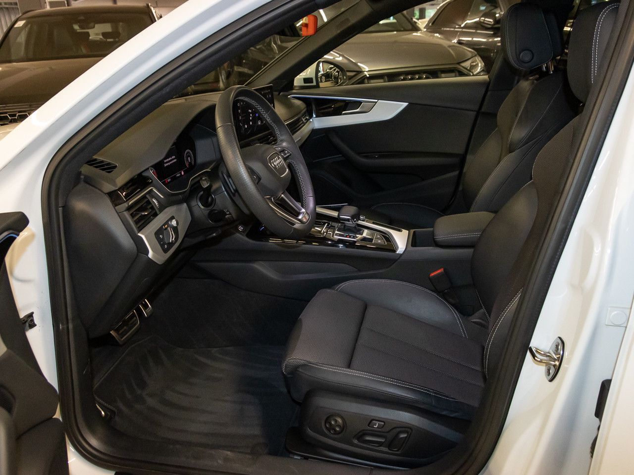 Audi A4 Avant 40 TFSI quattro S line Matrix B&O 360° foto 17