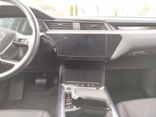 Fahrzeugabbildung Audi e-tron advanced 50 quattro 230 kW