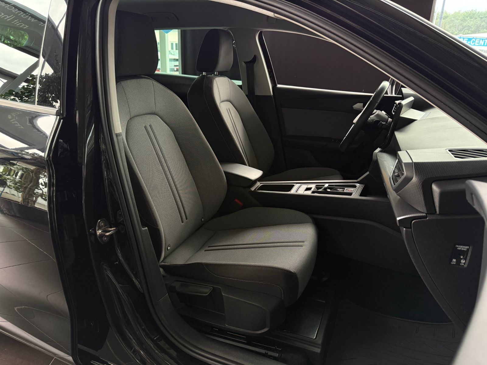 Fahrzeugabbildung SEAT Leon Sportstourer Style LED NAVI ALU