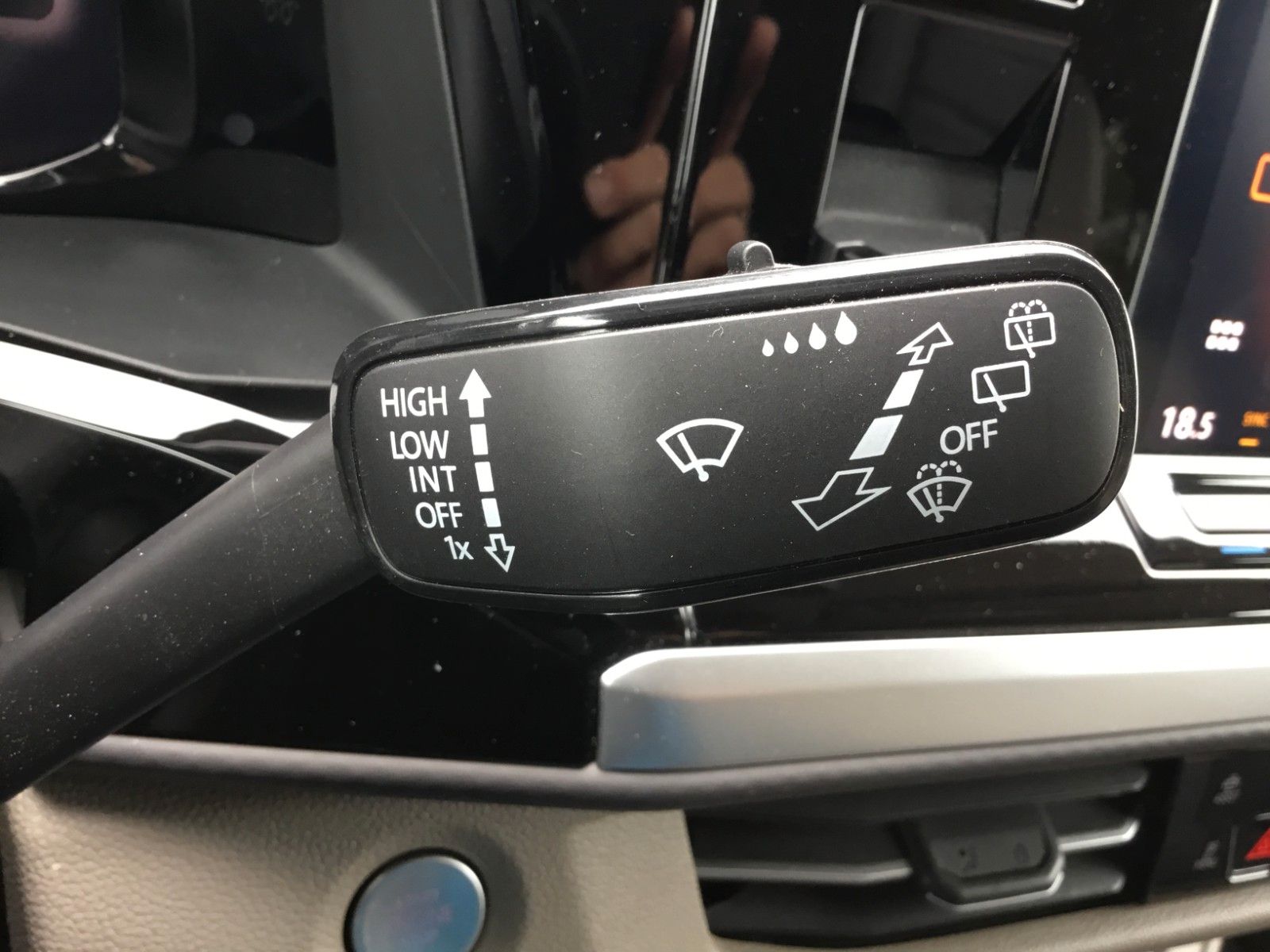 Fahrzeugabbildung Volkswagen T7 Multivan Life TDI DSG LÜ+AHK+ACC+LED+Leder