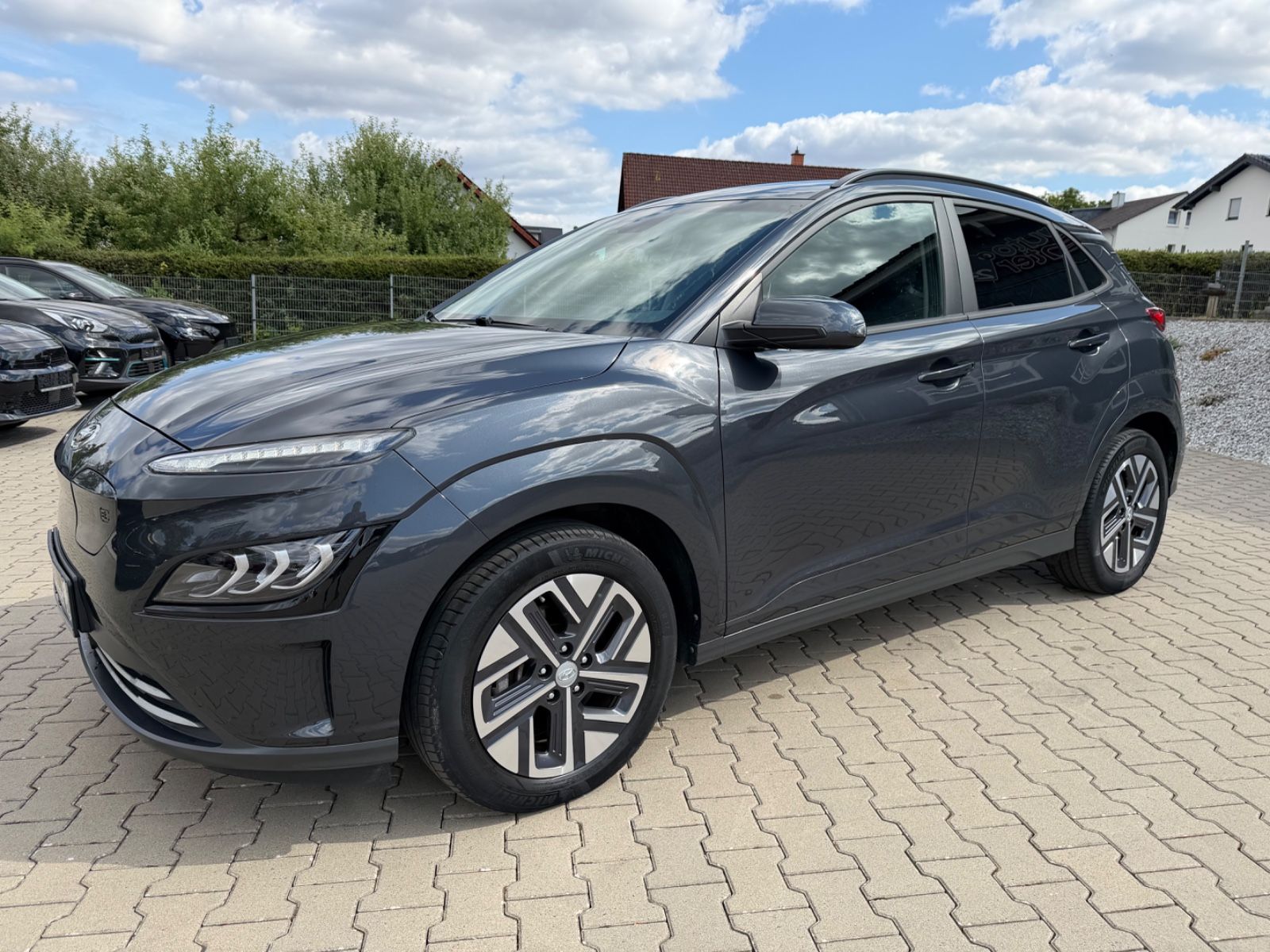 Fahrzeugabbildung Hyundai Kona Elektro°64 kWh°AHK°Navi°Kamera°SOH 97%
