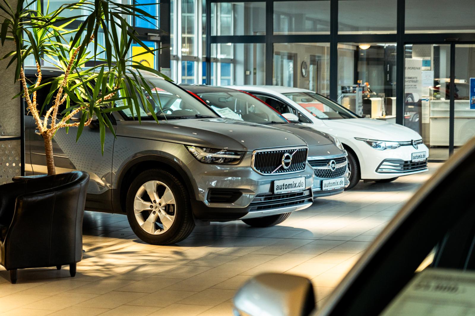 showroom-image-top