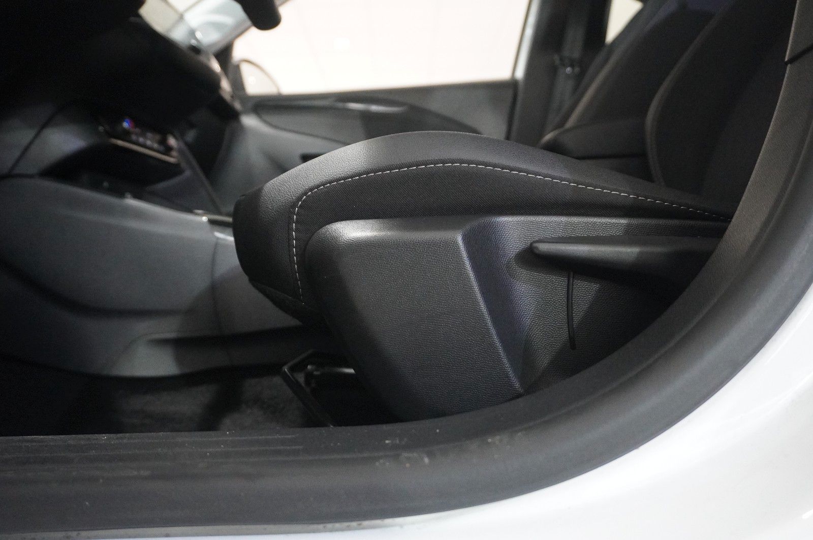 Fahrzeugabbildung Opel Corsa F 1.2T ELEGANCE NAVI/LED/KAMERA/VIRT/SPORT