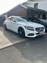 Mercedes-Benz C 200 Avantgarde SHZ+Mega Ambiente+PDC+Tempomat - Mercedes-Benz C 200 mit Benzin-Antrieb: Head-Up Display, Limousine