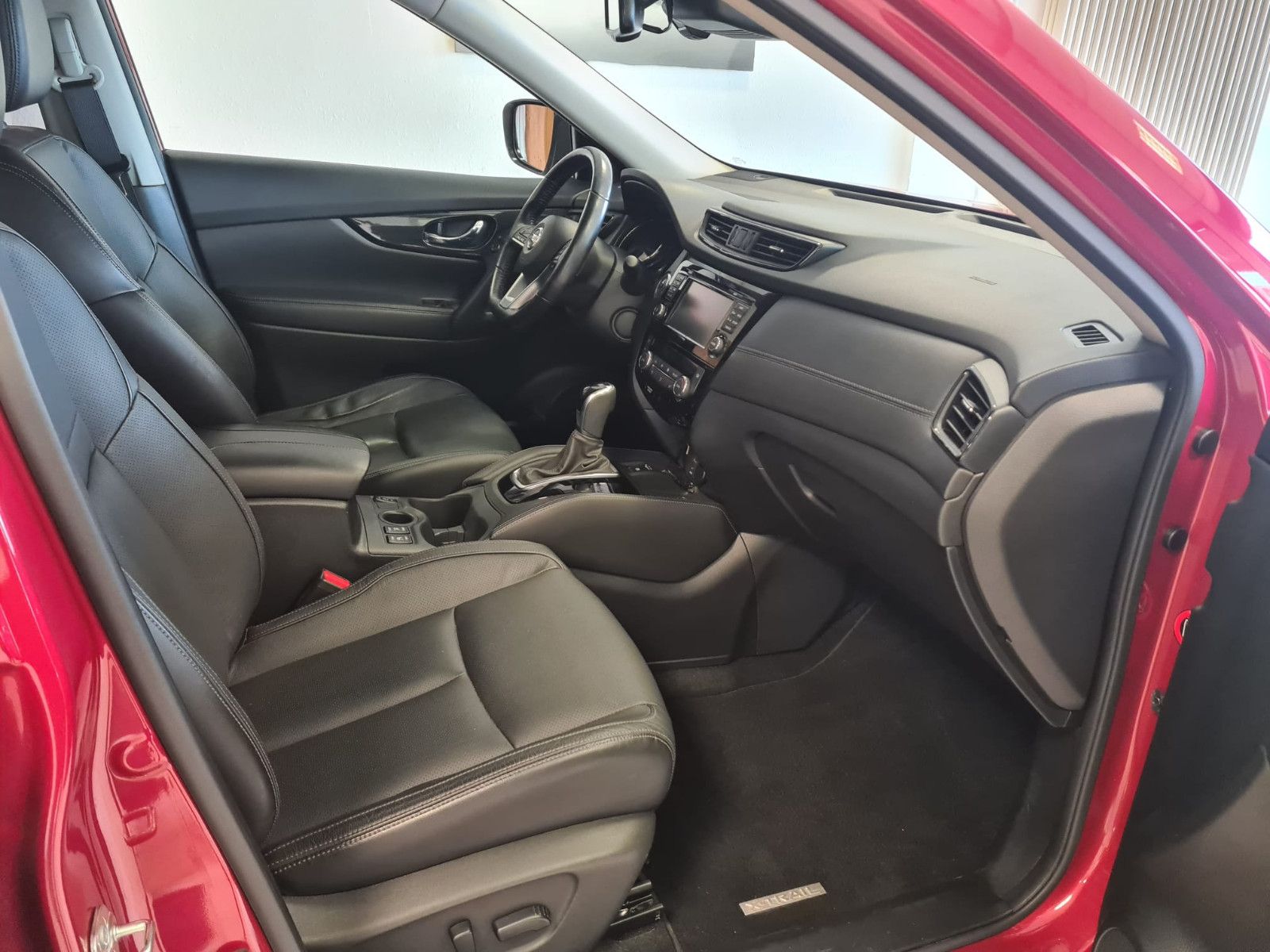 Fahrzeugabbildung Nissan X-Trail Tekna /NUR 40.TKM/SCHECKHEFT/LED/BOSE