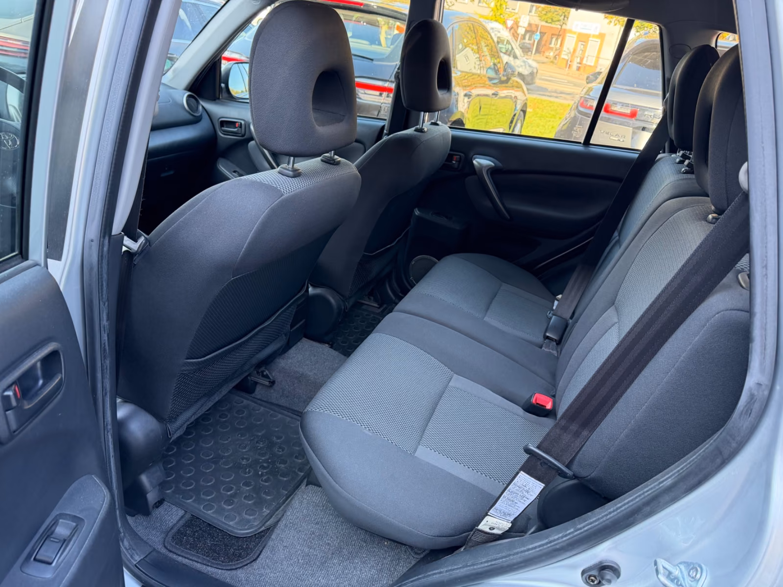 TOYOTA RAV4 - 2.0 D-4D  4X4 - 116 CV - BVM - VOLANT CUIR